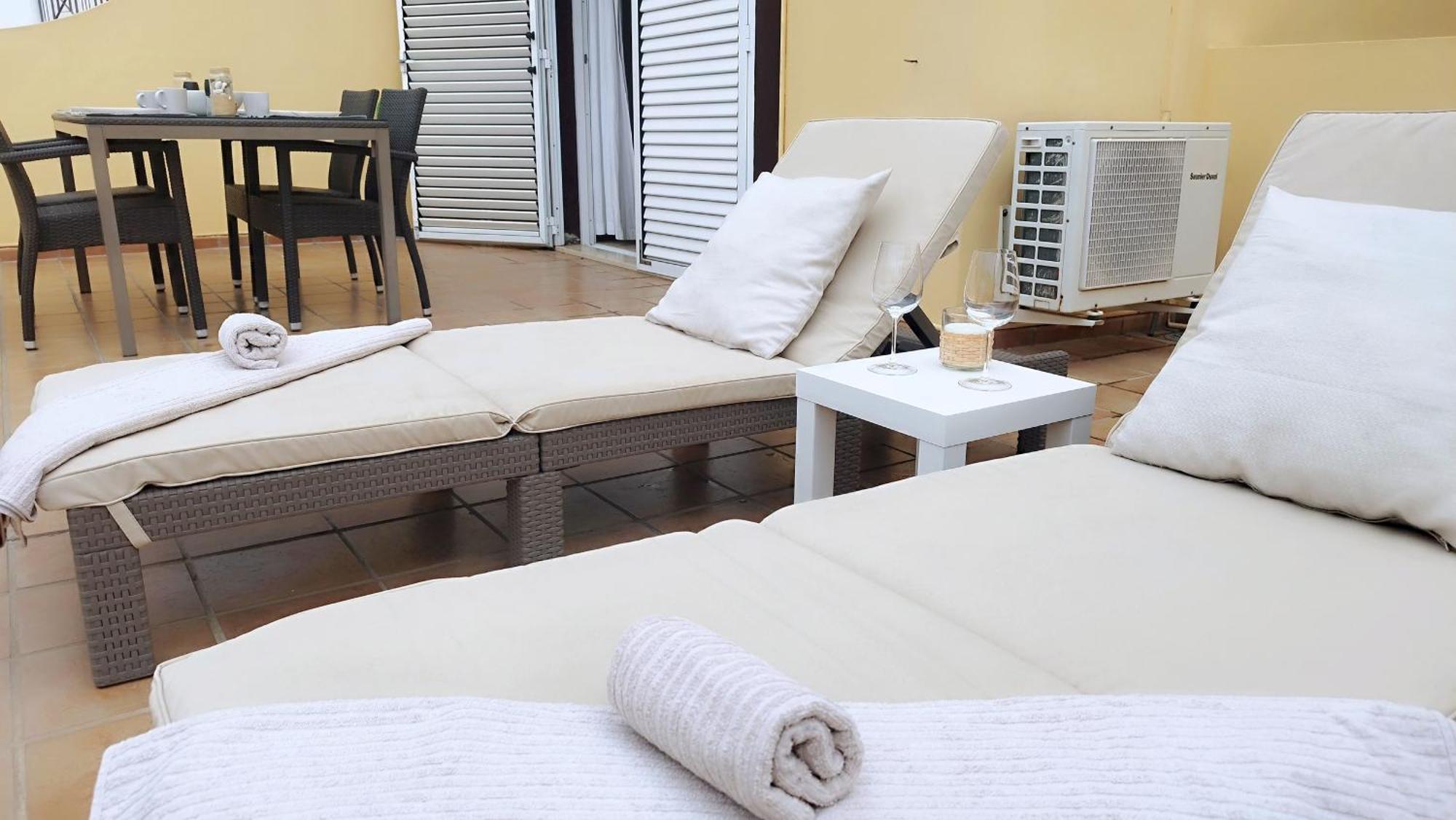 אדחה Charming & Sunny Apartment With Ocean View מראה חיצוני תמונה